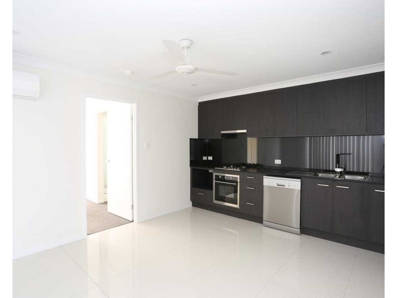 2/10 Loft Court, Pimpama QLD 4209