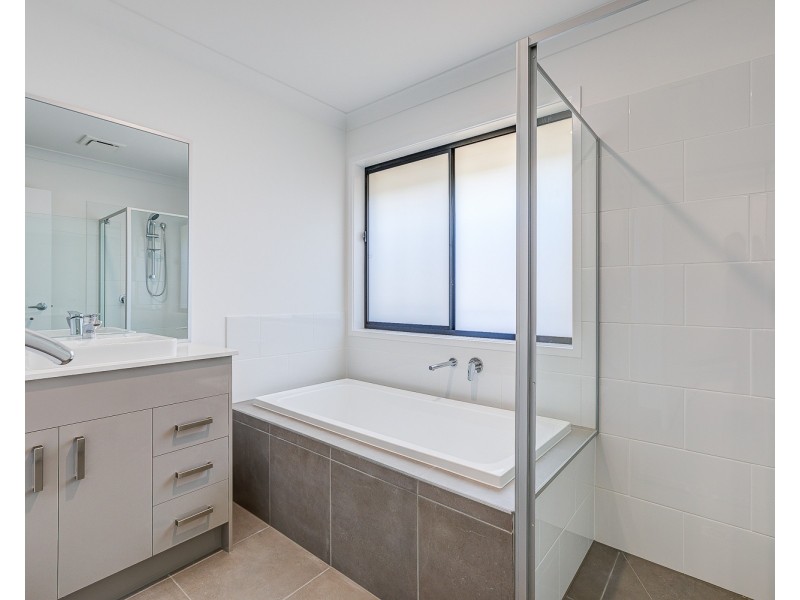 6 Heron Lane, Bahrs Scrub QLD 4207