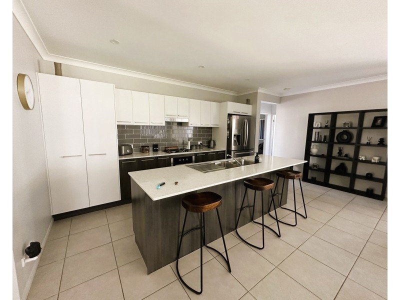 5 Dianella Crescent, Maudsland QLD 4210