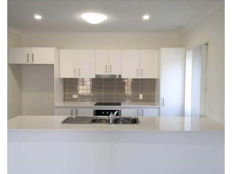 4 Keelson Crescent, Hope Island QLD 4212