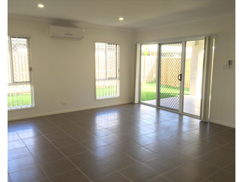 4 Keelson Crescent, Hope Island QLD 4212