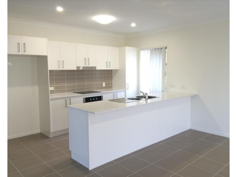 4 Keelson Crescent, Hope Island QLD 4212