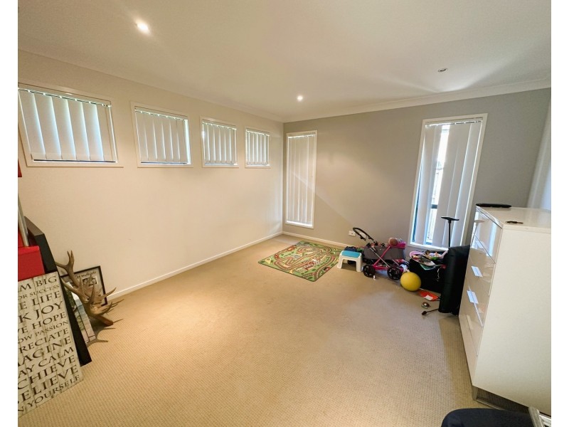 12 Willunga Street, Pacific Pines QLD 4211