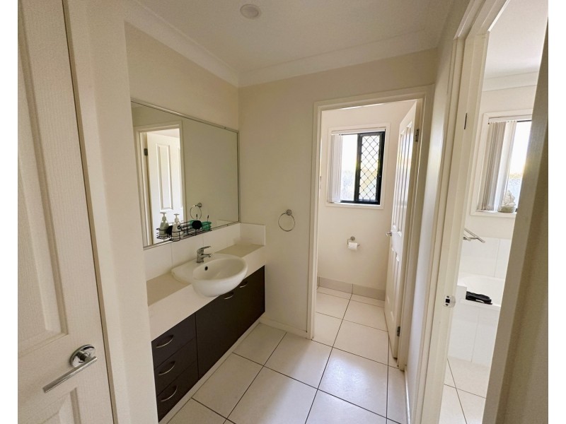 12 Willunga Street, Pacific Pines QLD 4211