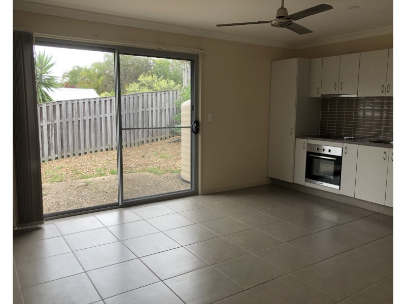 2/1 Chesterton Street, Pacific Pines QLD 4211