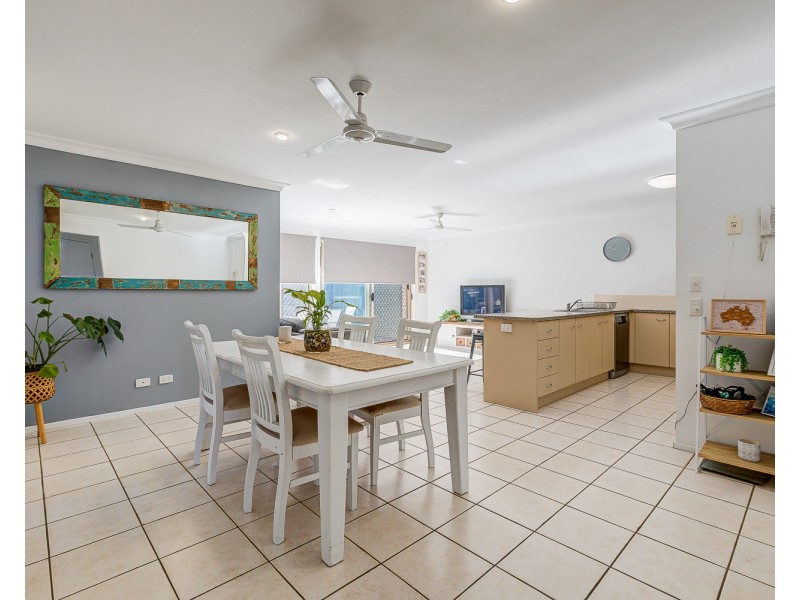 21/1 Archipelago Street, Pacific Pines QLD 4211