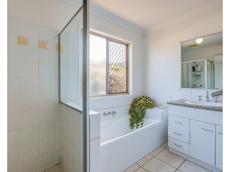 21/1 Archipelago Street, Pacific Pines QLD 4211