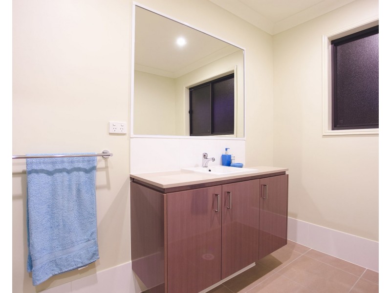 23 Milbrook Crescent, Pimpama QLD 4209