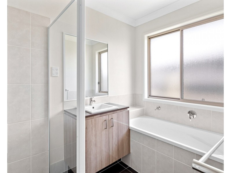 17 Geoffrey Miller Avenue, Pimpama QLD 4209