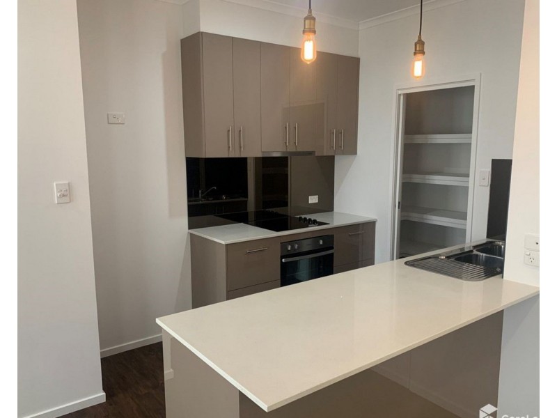 4/2 Carnarvon Court, Oxenford QLD 4210