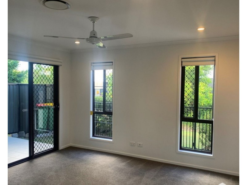 4/2 Carnarvon Court, Oxenford QLD 4210