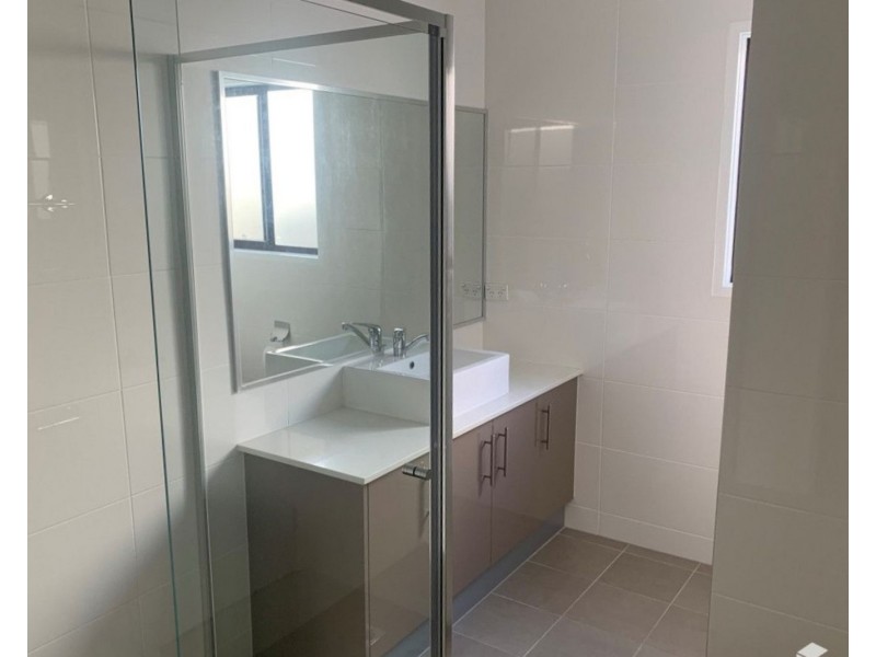 4/2 Carnarvon Court, Oxenford QLD 4210