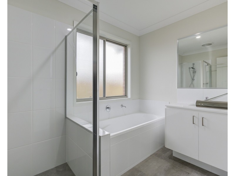 8 Marshall Circuit, Coomera QLD 4209