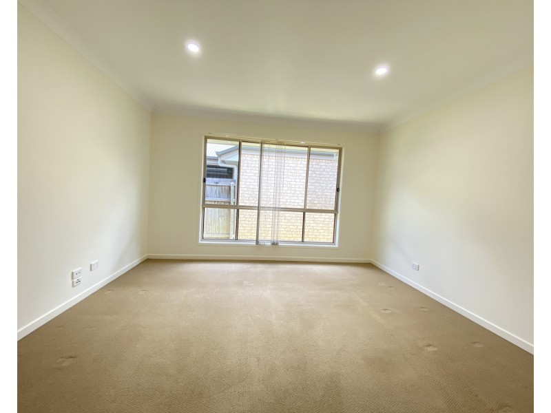 11 Sandalwood Drive, Pimpama QLD 4209