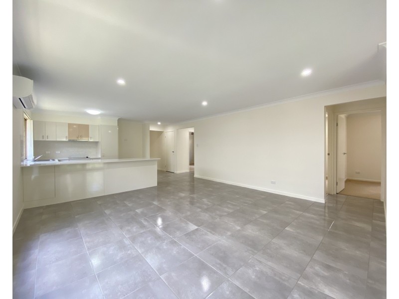 11 Sandalwood Drive, Pimpama QLD 4209