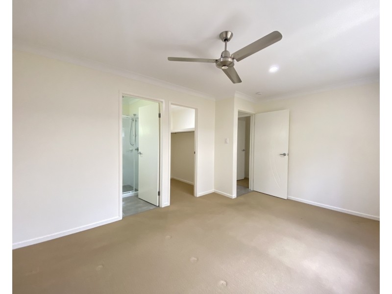 11 Sandalwood Drive, Pimpama QLD 4209