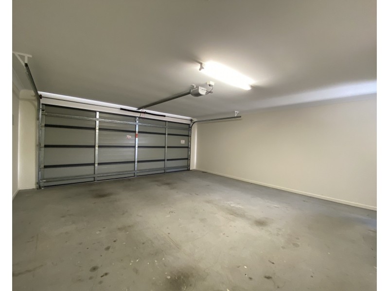 11 Sandalwood Drive, Pimpama QLD 4209