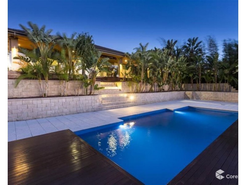 8 McAuley Parade, Pacific Pines QLD 4211