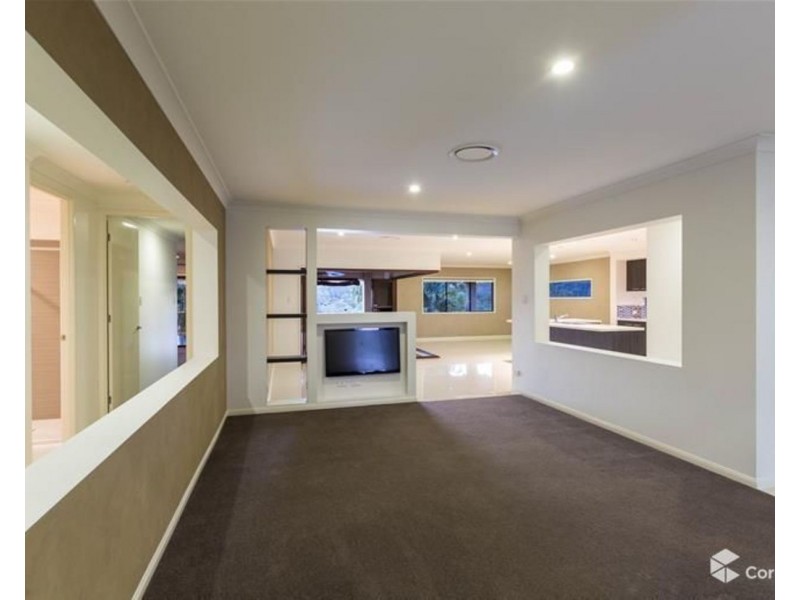 8 McAuley Parade, Pacific Pines QLD 4211