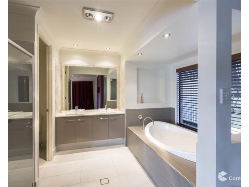 8 McAuley Parade, Pacific Pines QLD 4211