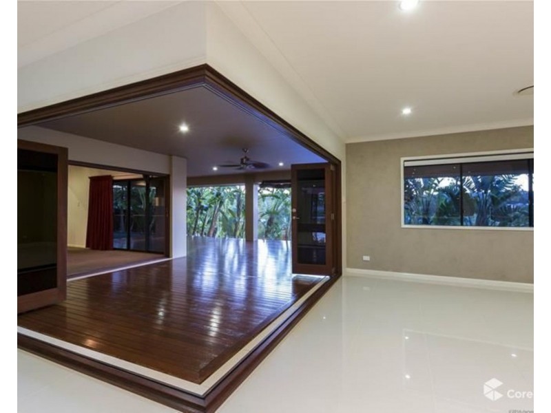 8 McAuley Parade, Pacific Pines QLD 4211