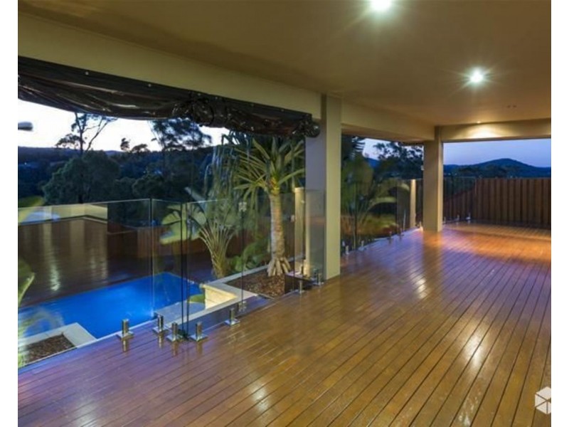 8 McAuley Parade, Pacific Pines QLD 4211