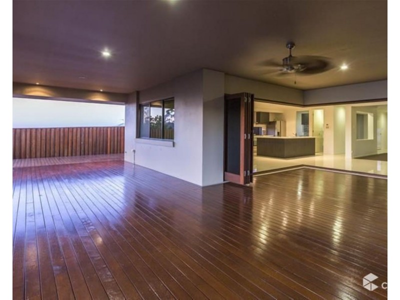 8 McAuley Parade, Pacific Pines QLD 4211