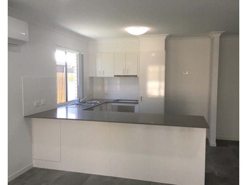 8 Casey Street, Pimpama QLD 4209