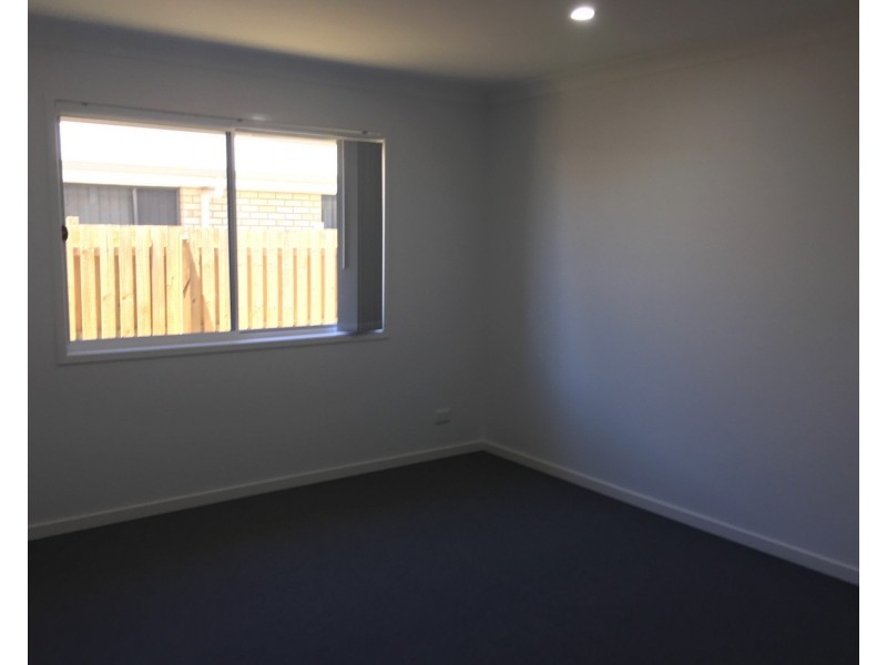 8 Casey Street, Pimpama QLD 4209