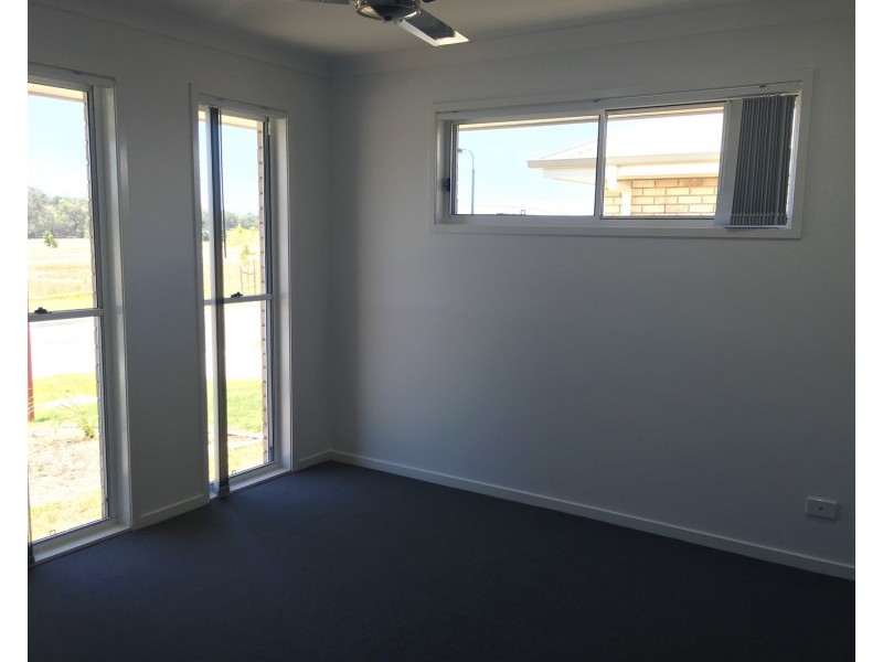 8 Casey Street, Pimpama QLD 4209