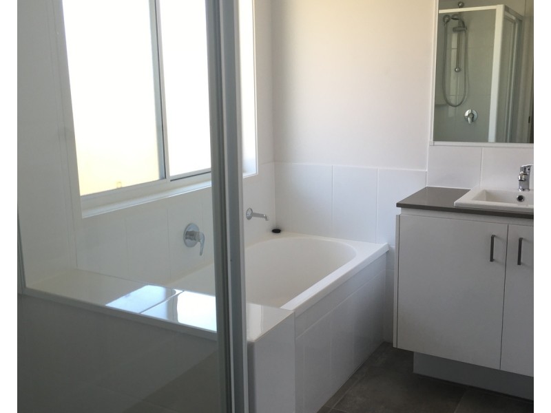 8 Casey Street, Pimpama QLD 4209