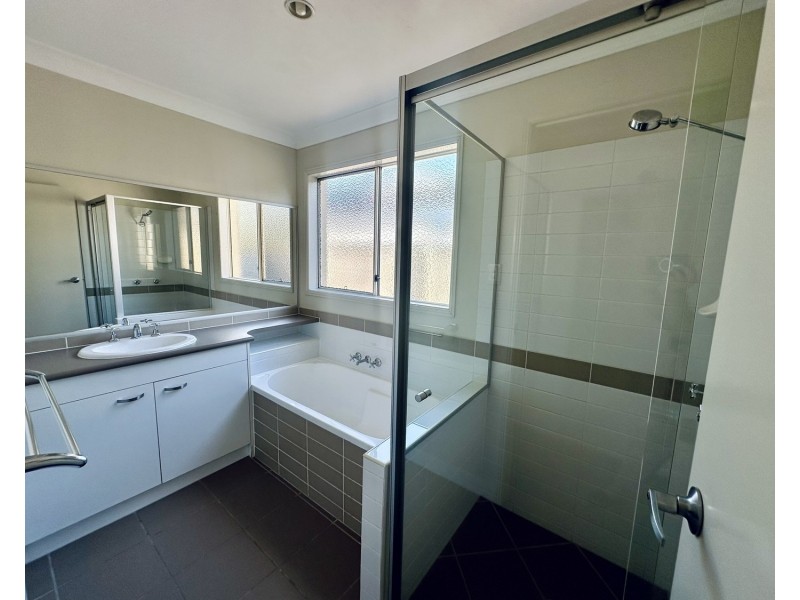 3 Burr Court, Pacific Pines QLD 4211