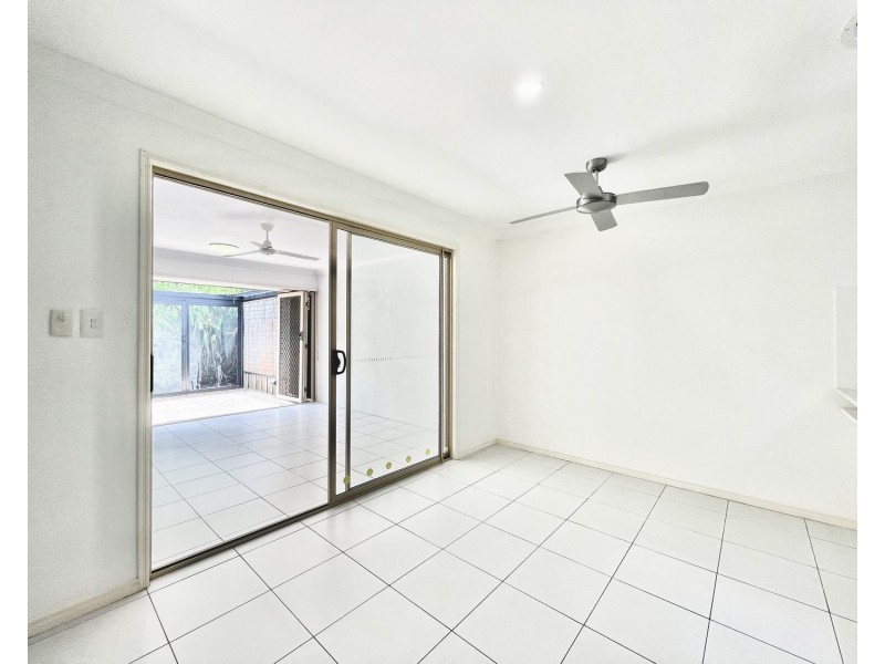 1/11 Pritchard Street, Pacific Pines QLD 4211