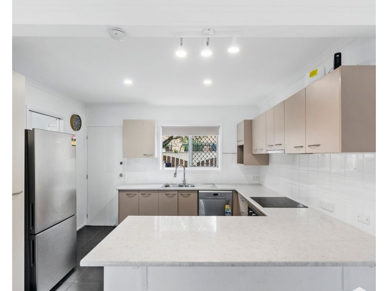 3/12 Errol Avenue, Paradise Point QLD 4216
