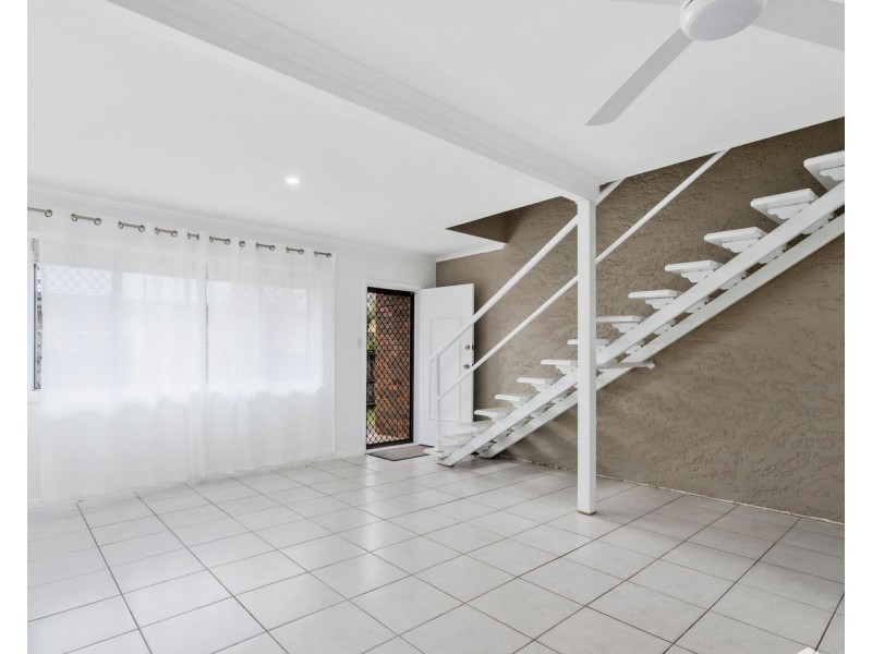 3/12 Errol Avenue, Paradise Point QLD 4216