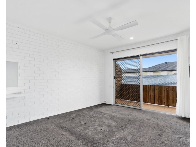 3/12 Errol Avenue, Paradise Point QLD 4216