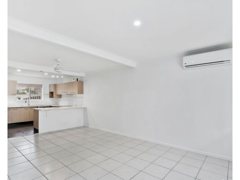 3/12 Errol Avenue, Paradise Point QLD 4216