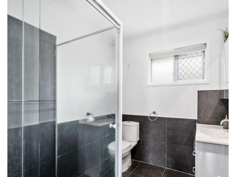 3/12 Errol Avenue, Paradise Point QLD 4216