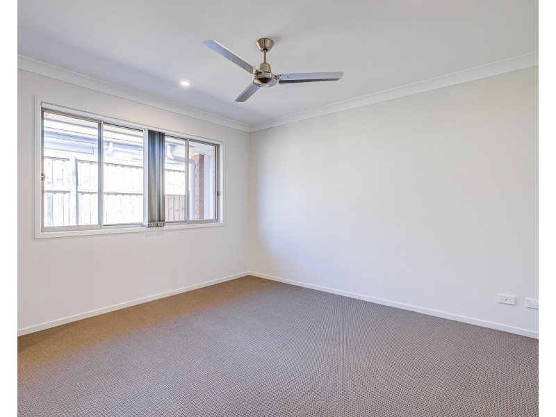 5 Flowers Drive, Coomera QLD 4209