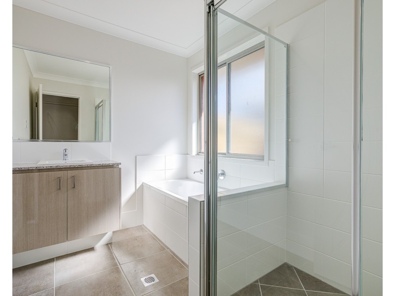 5 Flowers Drive, Coomera QLD 4209