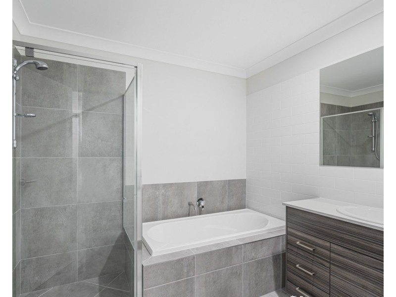 2/48 Herbst Drive, Bahrs Scrub QLD 4207