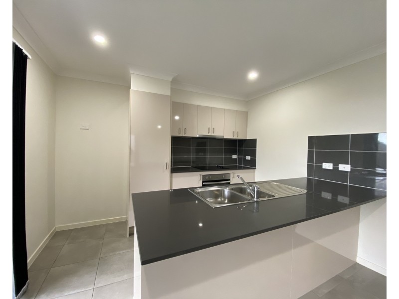9 Woodrose Circuit, Pimpama QLD 4209