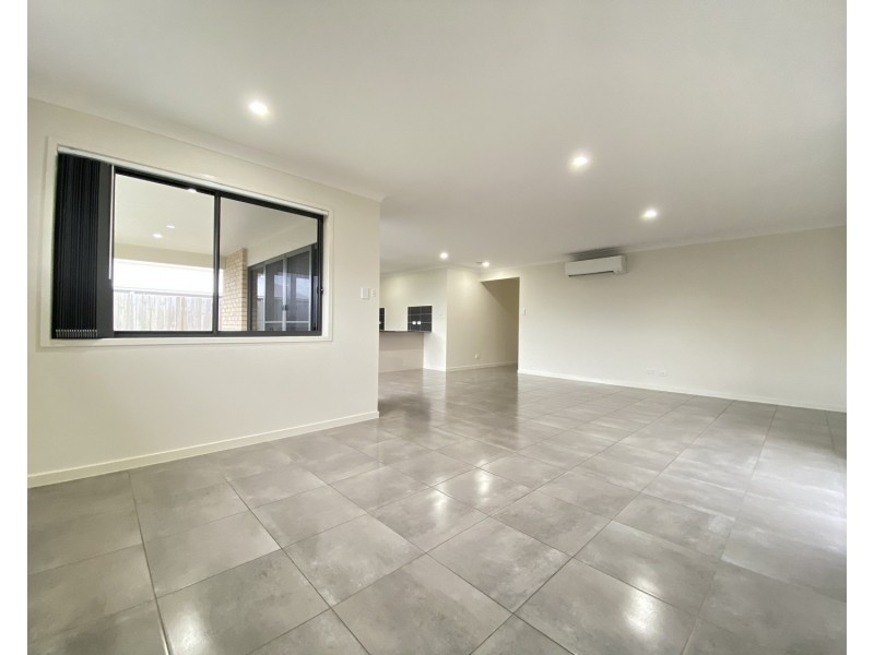 9 Woodrose Circuit, Pimpama QLD 4209