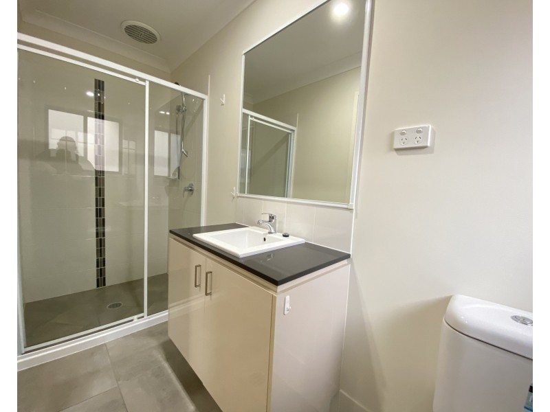 9 Woodrose Circuit, Pimpama QLD 4209