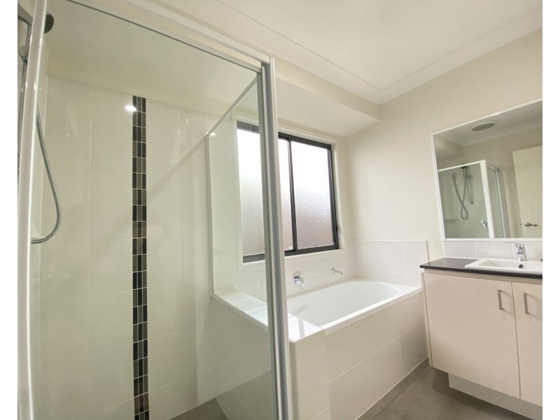 9 Woodrose Circuit, Pimpama QLD 4209