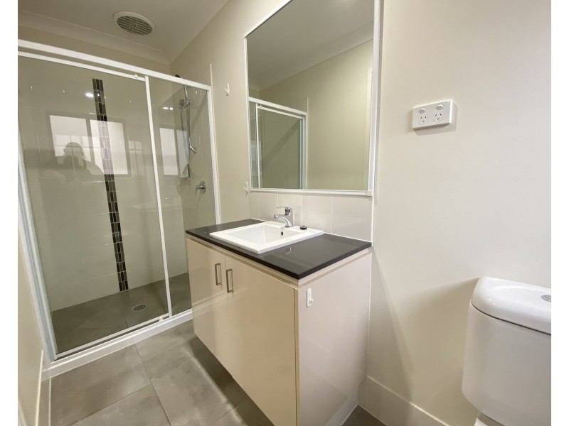 9 Woodrose Circuit, Pimpama QLD 4209
