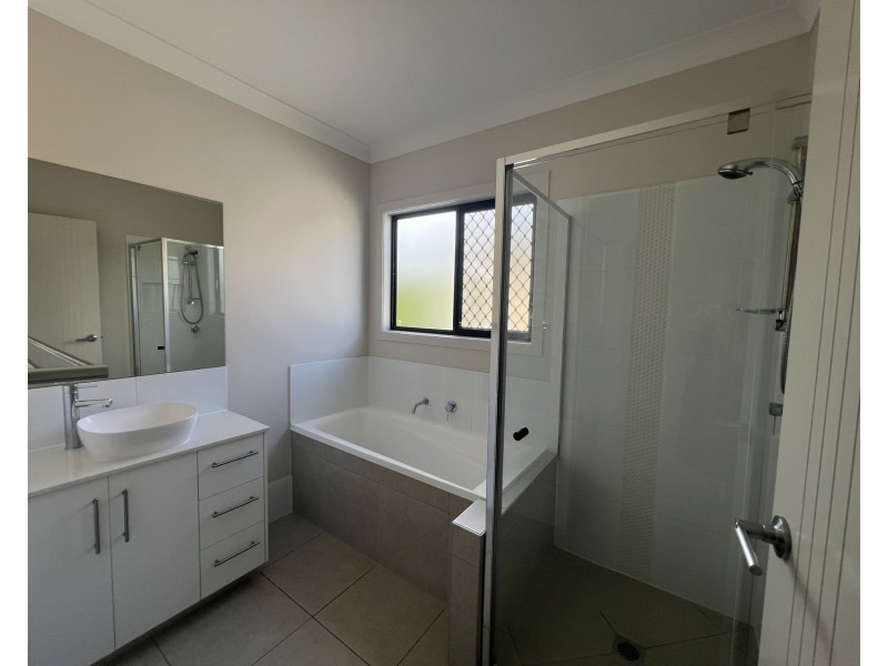 10 Beacon Lane, Hope Island QLD 4212