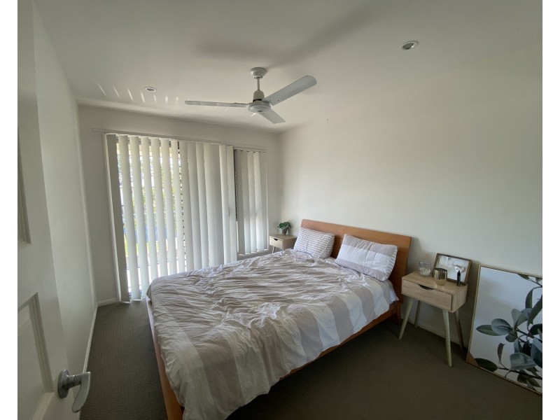 2/4 Joshua Place, Oxenford QLD 4210