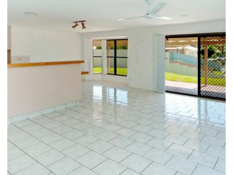 100 Oxley Drive, Paradise Point QLD 4216