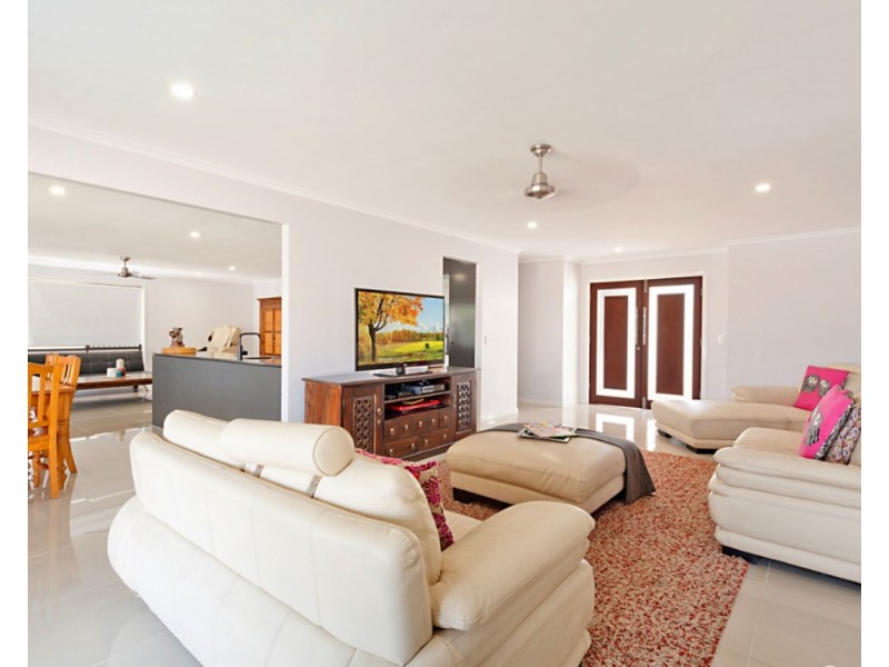 100 Oxley Drive, Paradise Point QLD 4216